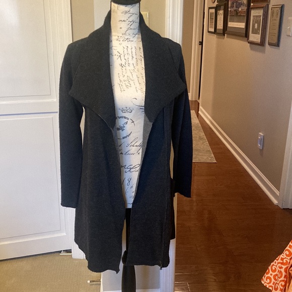 Eileen Fisher Gray Zippered Cardigan. Size XS - Picture 4 of 6